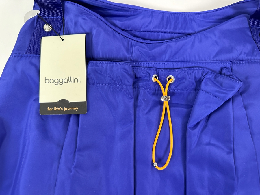 New Baggalini Motivate Blue Yoga Tote 16'W x 4'D x 14'H [Photo 2]