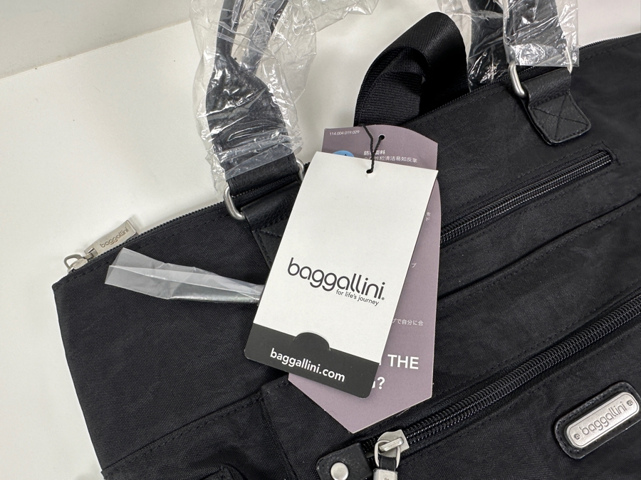 New Baggalini Water Resistant Backpack/Tote 16'W x 5'D x 12'H [Photo 4]