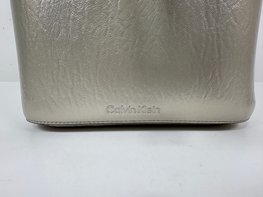 New Calvin Klien Gabrianna Bucket Handbag 8'W x 5'D x 8'H [Photo 4]