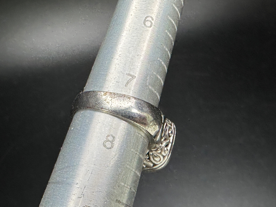 Pair Of Sterling Silver Rings L Size 7.5 / R Size 6.5 Total Weight 13.2g [Photo 14]