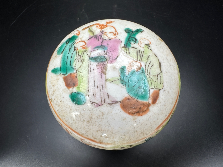 Vintage Chinese Hand Painted Famille Rose Porcelain Box With Wooden Stand Made In The People's Republic Of China 3.5'W [Photo 8]