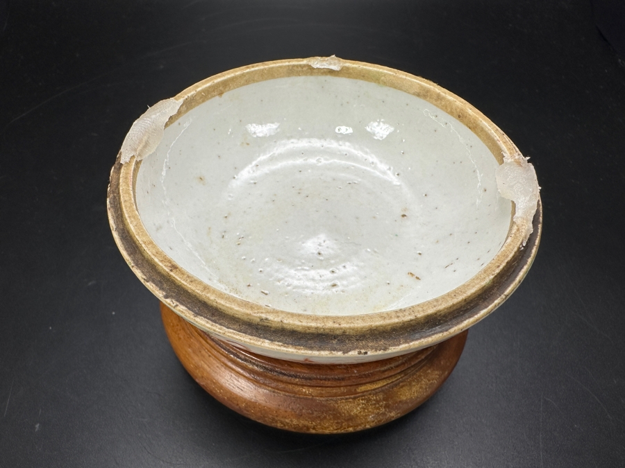 Vintage Chinese Hand Painted Famille Rose Porcelain Box With Wooden Stand Made In The People's Republic Of China 3.5'W [Photo 13]