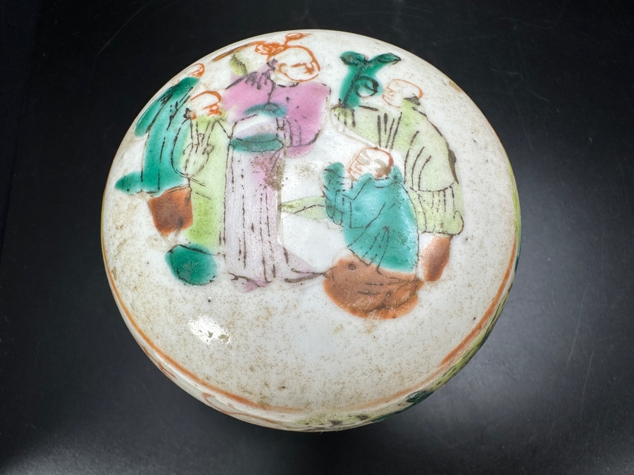 Vintage Chinese Hand Painted Famille Rose Porcelain Box With Wooden Stand Made In The People's Republic Of China 3.5'W [Photo 3]