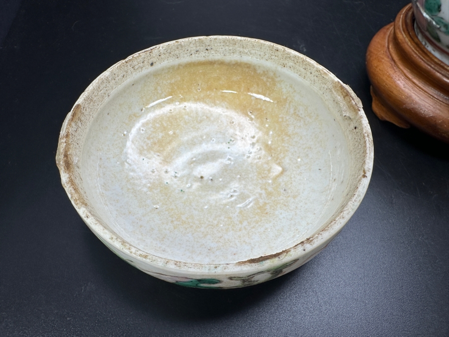 Vintage Chinese Hand Painted Famille Rose Porcelain Box With Wooden Stand Made In The People's Republic Of China 3.5'W [Photo 15]