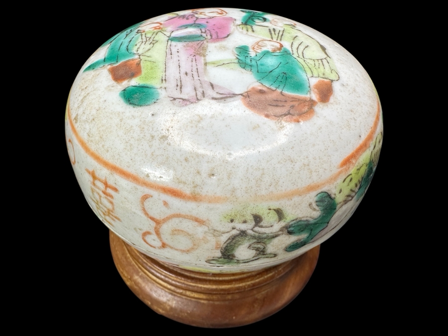 Vintage Chinese Hand Painted Famille Rose Porcelain Box With Wooden Stand Made In The People's Republic Of China 3.5'W [Photo 1]