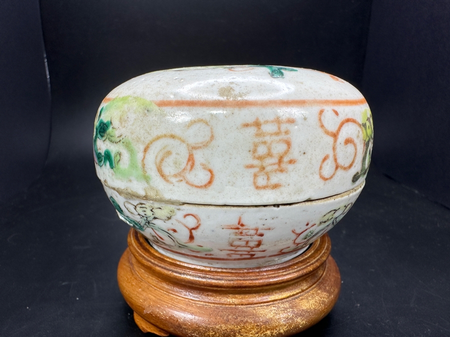 Vintage Chinese Hand Painted Famille Rose Porcelain Box With Wooden Stand Made In The People's Republic Of China 3.5'W [Photo 12]