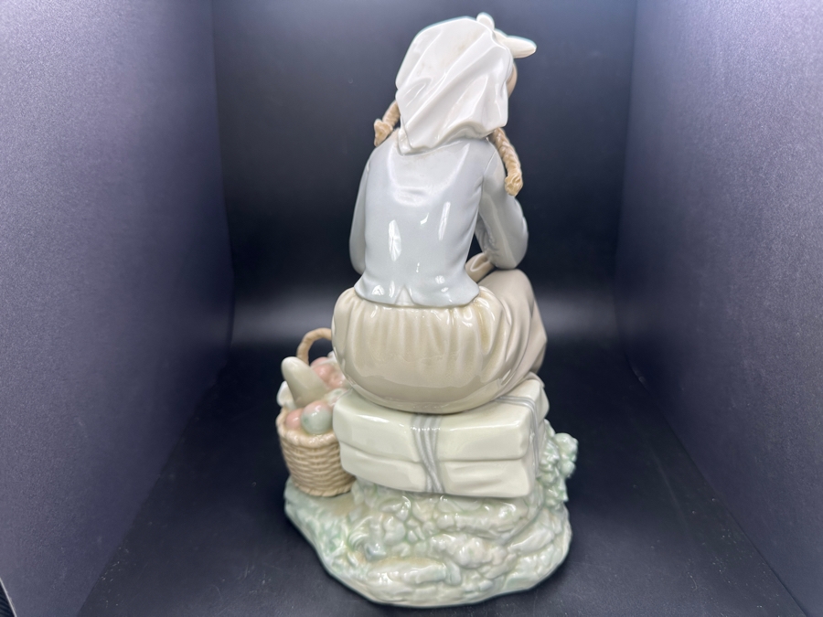 Vintage Lladro Figurine Girl With Doll 1211 9'H [Photo 5]