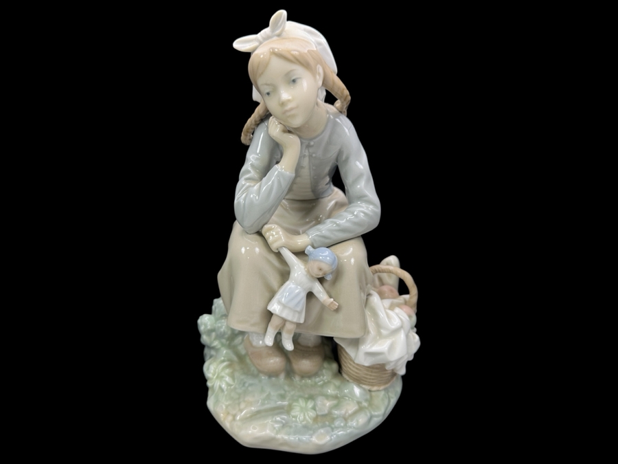 Vintage Lladro Figurine Girl With Doll 1211 9'H [Photo 1]
