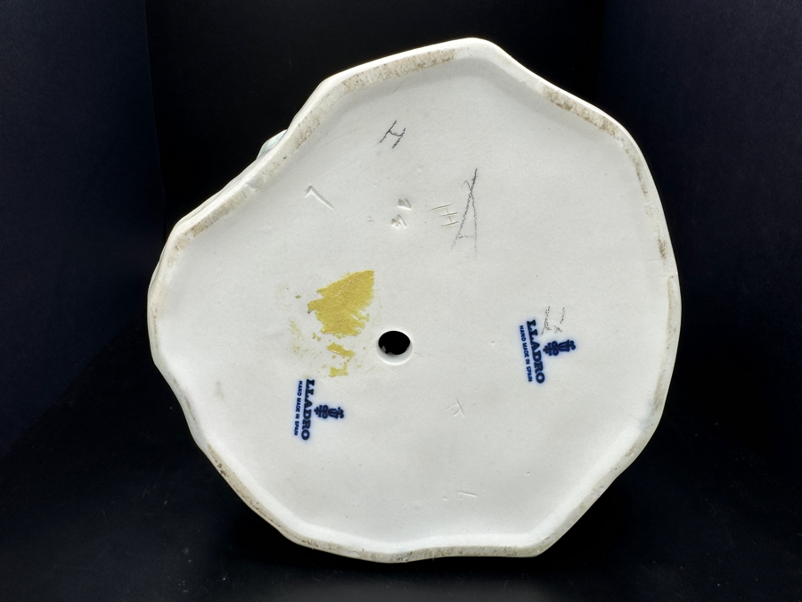 Vintage Lladro Figurine Girl With Doll 1211 9'H [Photo 7]