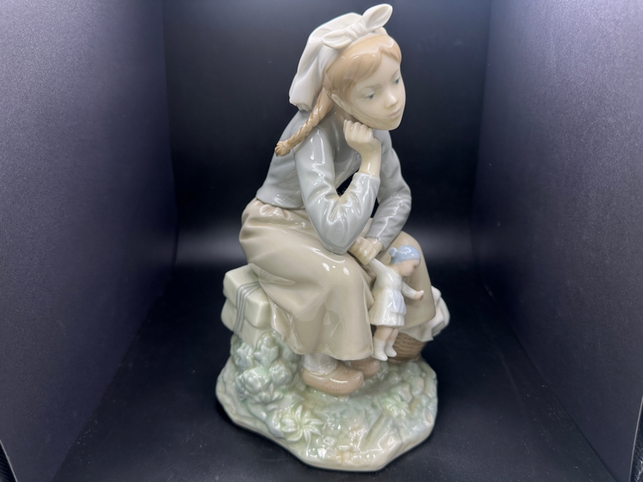 Vintage Lladro Figurine Girl With Doll 1211 9'H [Photo 6]