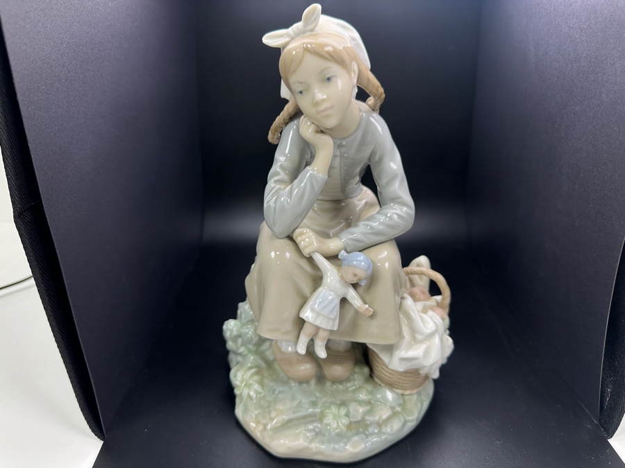Vintage Lladro Figurine Girl With Doll 1211 9'H [Photo 3]