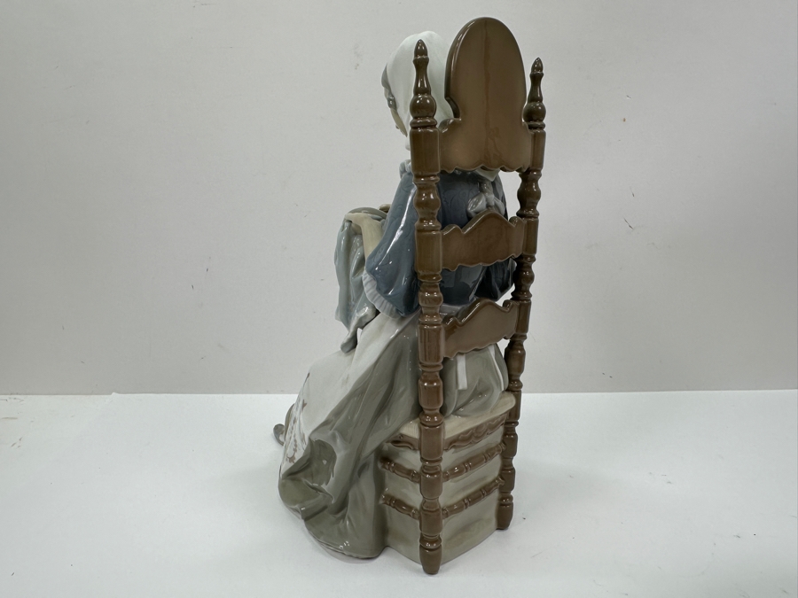 Lladro Porcelain Figurine 'The Embroiderer' #4865 11'H [Photo 5]