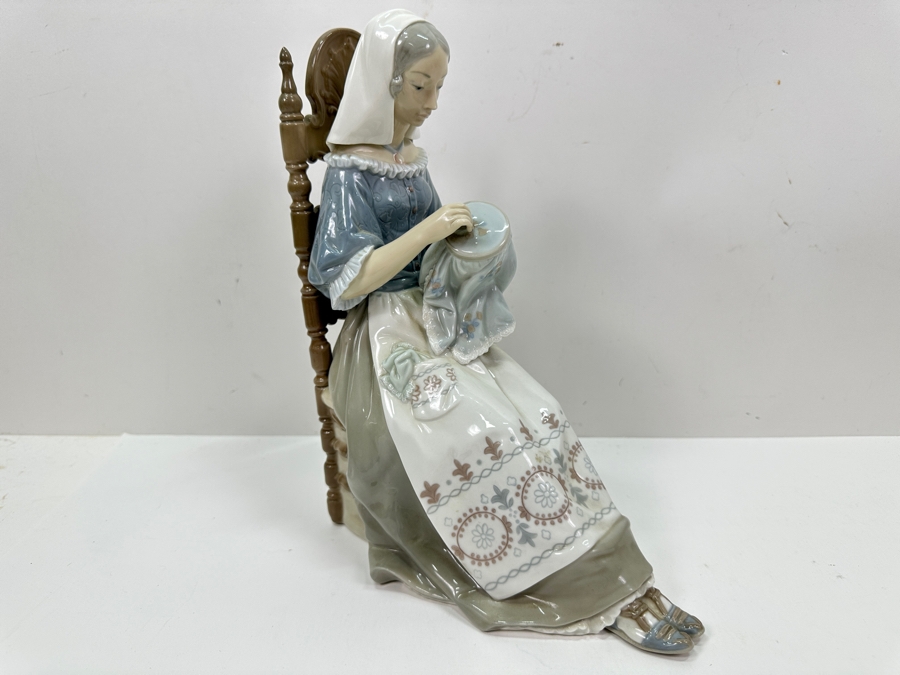 Lladro Porcelain Figurine 'The Embroiderer' #4865 11'H [Photo 2]