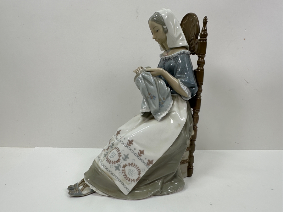 Lladro Porcelain Figurine 'The Embroiderer' #4865 11'H [Photo 4]