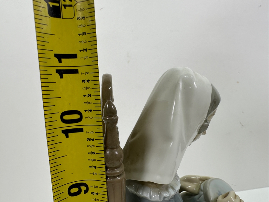 Lladro Porcelain Figurine 'The Embroiderer' #4865 11'H [Photo 8]