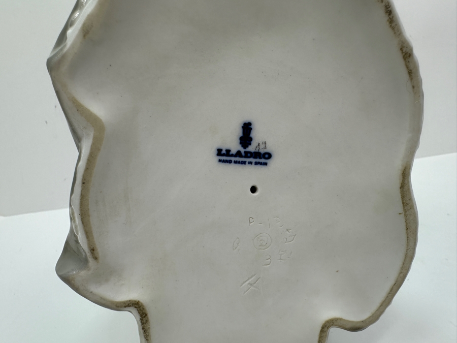 Lladro Porcelain Figurine 'The Embroiderer' #4865 11'H [Photo 7]