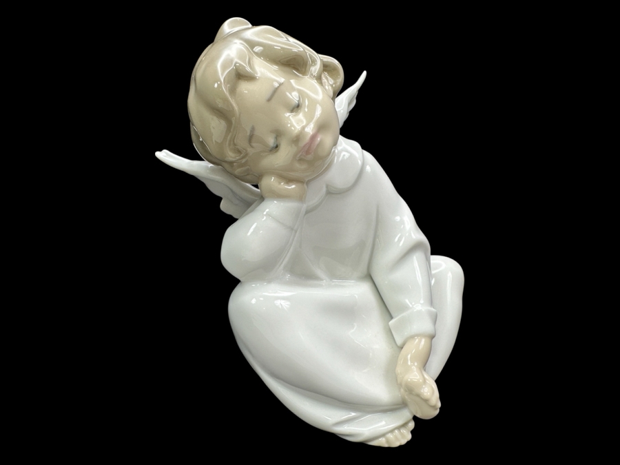 Lladro Angel Dreaming Figurine 6H [Photo 1]