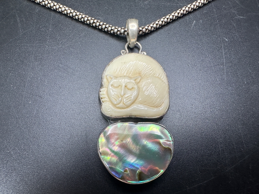 Sterling Silver Carved Cat Pendant With 24' Sterling Silver Necklace 19.8g [Photo 2]