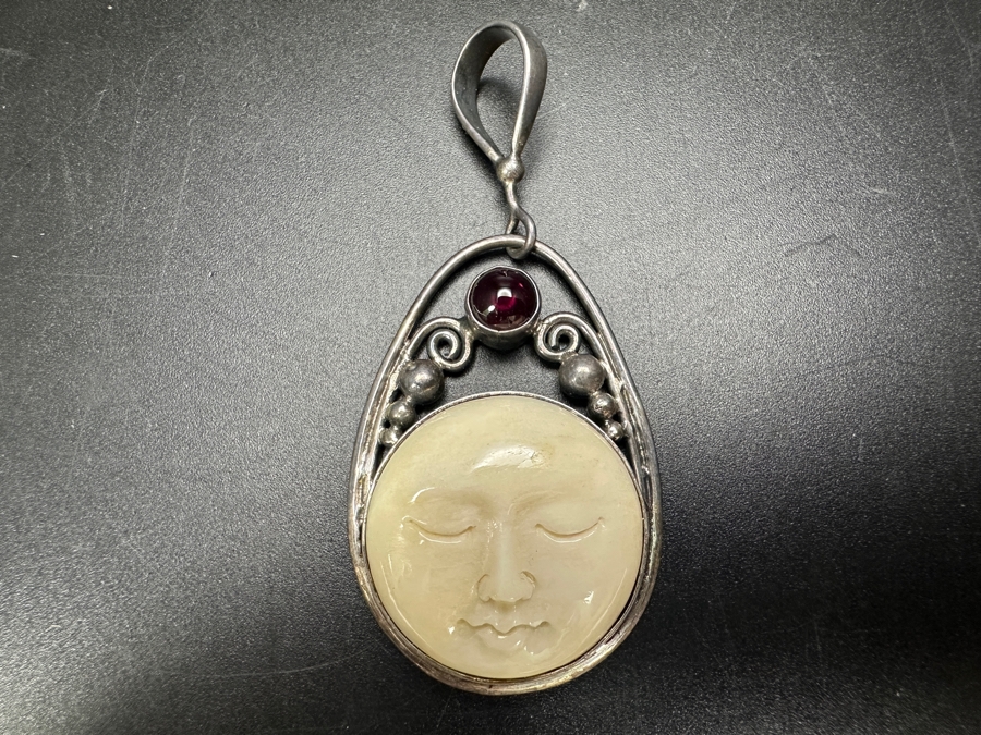 Handmade Sterling Silver Carved Moon Pendant With Stone 15g [Photo 2]