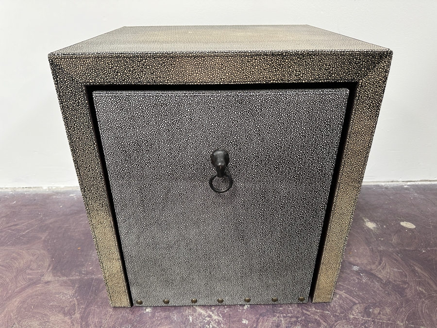 Pair Of Nesting Tables 22W X 22D X 24H [Photo 4]