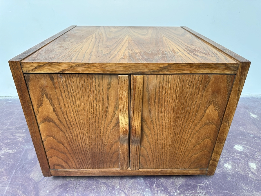 Mid-Century Modern LANE Furniture Side Table Cabinet 26W X 26D X 20H [Photo 4]