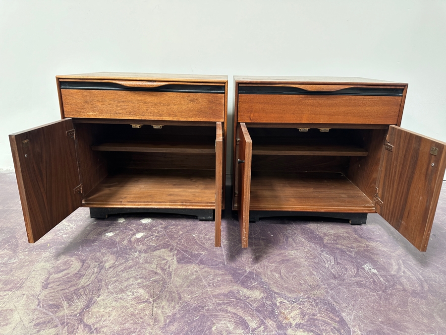 Mid-Century Modern Glenn Of Carson California Pair Of Nightstands (One Pull Is Missing) 24W X 19D X 23H [Photo 9]