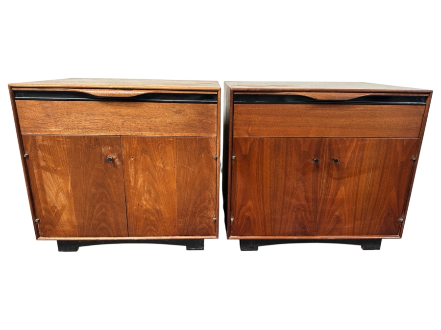 Mid-Century Modern Glenn Of Carson California Pair Of Nightstands (One Pull Is Missing) 24W X 19D X 23H