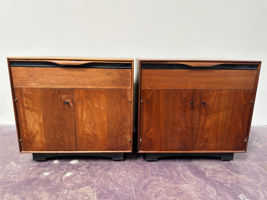 Mid-Century Modern Glenn Of Carson California Pair Of Nightstands (One Pull Is Missing) 24W X 19D X 23H [Photo 3]
