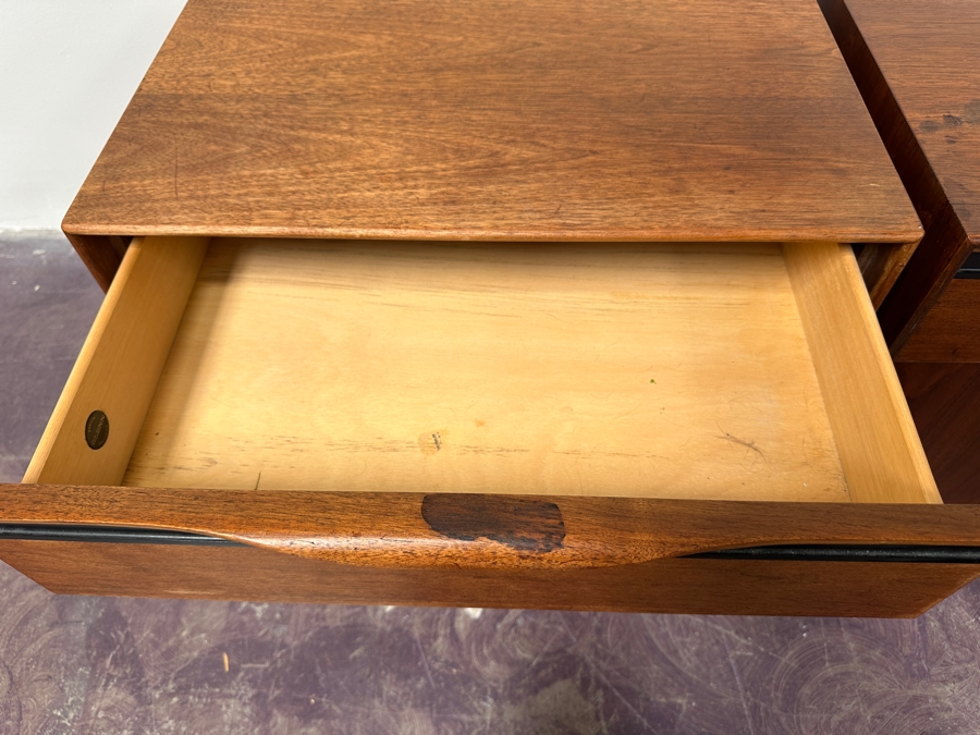 Mid-Century Modern Glenn Of Carson California Pair Of Nightstands (One Pull Is Missing) 24W X 19D X 23H [Photo 6]
