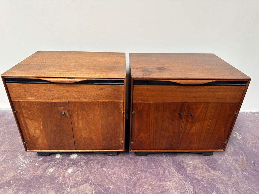 Mid-Century Modern Glenn Of Carson California Pair Of Nightstands (One Pull Is Missing) 24W X 19D X 23H [Photo 4]