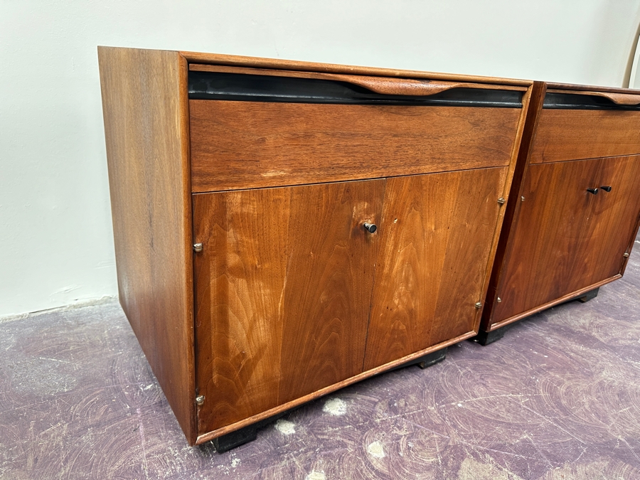 Mid-Century Modern Glenn Of Carson California Pair Of Nightstands (One Pull Is Missing) 24W X 19D X 23H [Photo 10]