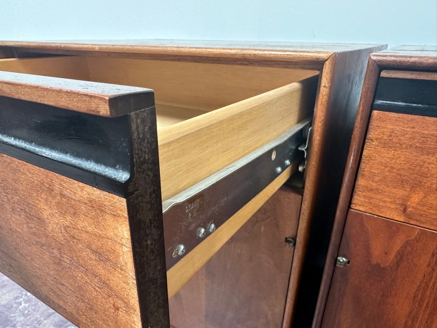 Mid-Century Modern Glenn Of Carson California Pair Of Nightstands (One Pull Is Missing) 24W X 19D X 23H [Photo 8]