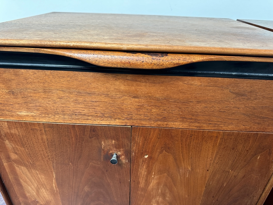 Mid-Century Modern Glenn Of Carson California Pair Of Nightstands (One Pull Is Missing) 24W X 19D X 23H [Photo 5]