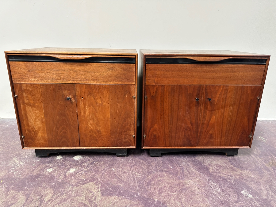 Mid-Century Modern Glenn Of Carson California Pair Of Nightstands (One Pull Is Missing) 24W X 19D X 23H [Photo 2]