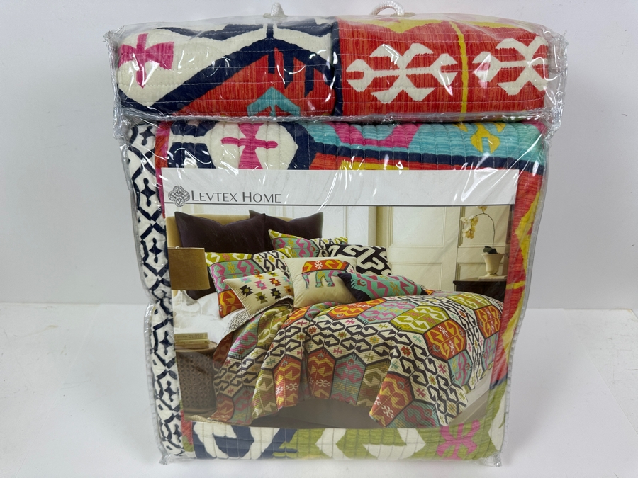 Just Added - New Levtex Home Luxury Quilt Set With Quilt And 2 Shams Full/Queen [Photo 2]