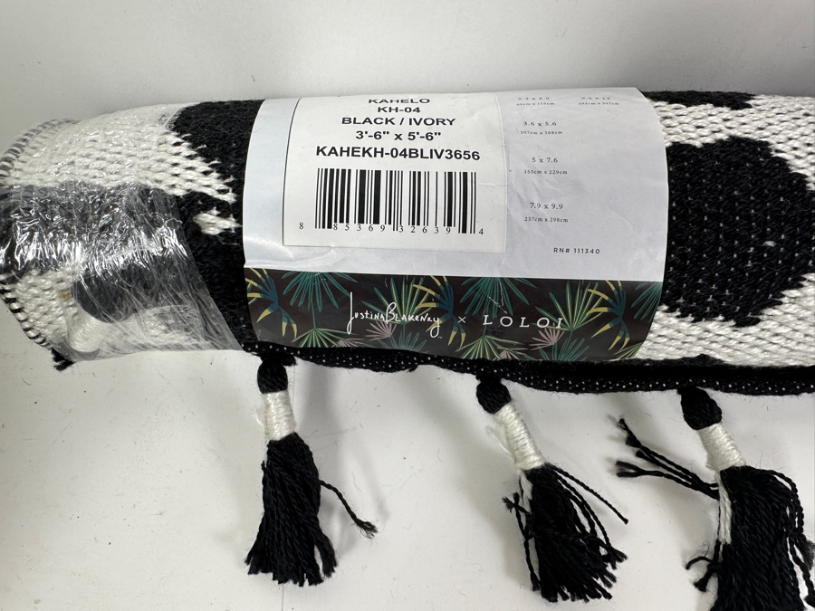 Just Added - New Justina Blakeney Loloi Black / Ivory Area Rug 3'6' X 5'6' [Photo 3]