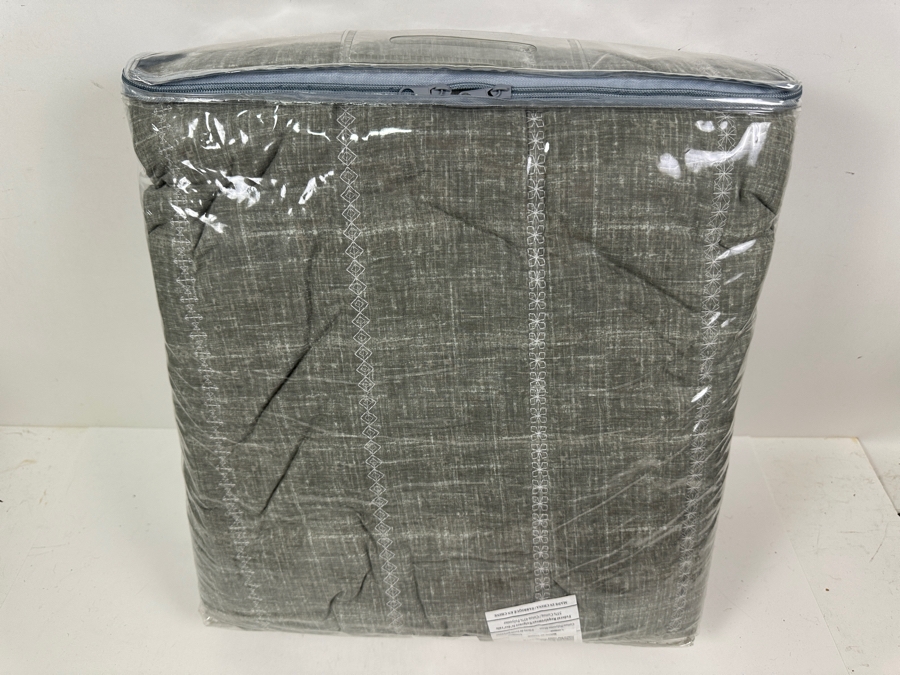 Just Added - New VCNY Home 3-Piece Reversible Quilt Set With 1 Quilt & 2 Standard Shams Full/Queen [Photo 4]