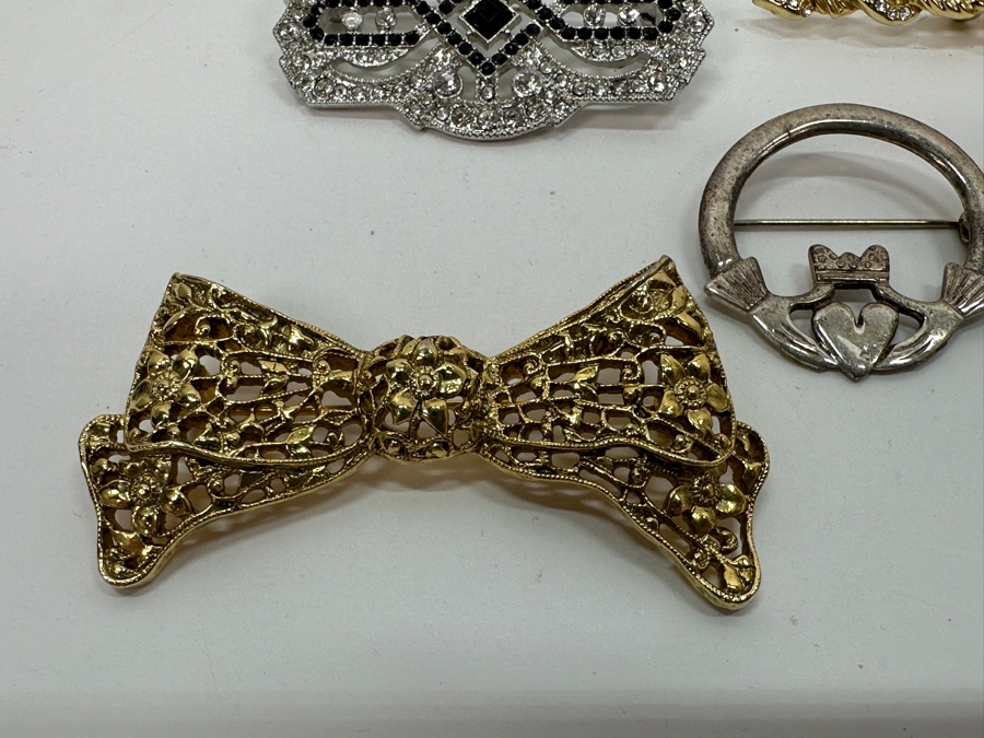 (1) Sterling Silver Brooch Pin (Center) & (4) Costume Brooches Pins [Photo 4]