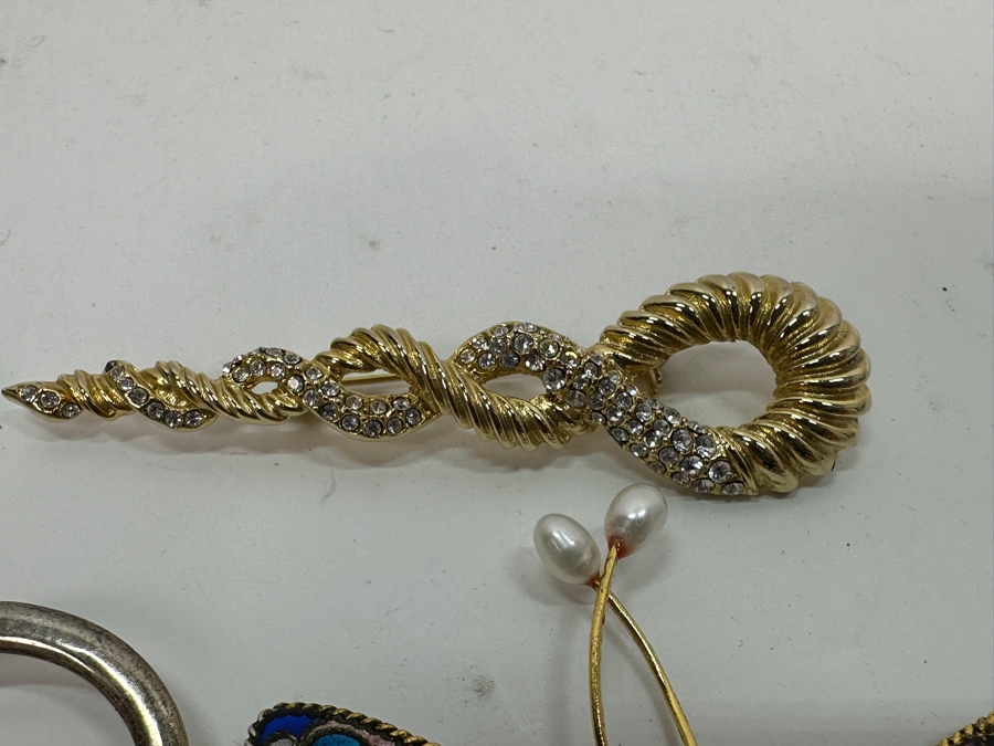 (1) Sterling Silver Brooch Pin (Center) & (4) Costume Brooches Pins [Photo 6]