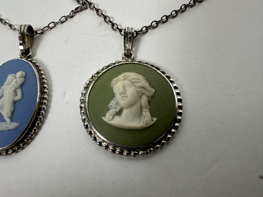 Pair Of Sterling Silver 18' Necklaces With Sterling Silver / Wedgwood England Pendants 8.8g [Photo 2]