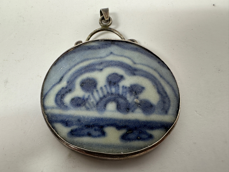 Vintage Chinese Porcelain Shard Pendant [Photo 2]