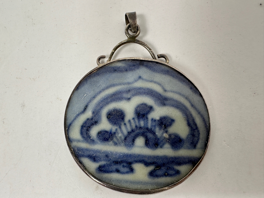 Vintage Chinese Porcelain Shard Pendant [Photo 4]