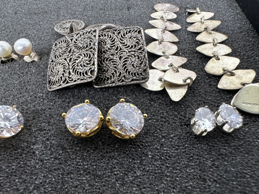 (21) Pairs Of Sterling Silver Earrings 68.7g [Photo 10]