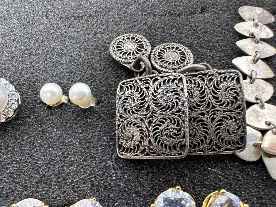 (21) Pairs Of Sterling Silver Earrings 68.7g [Photo 13]