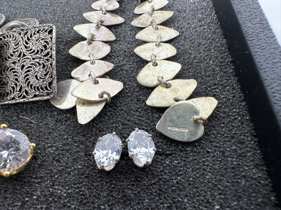 (21) Pairs Of Sterling Silver Earrings 68.7g [Photo 11]