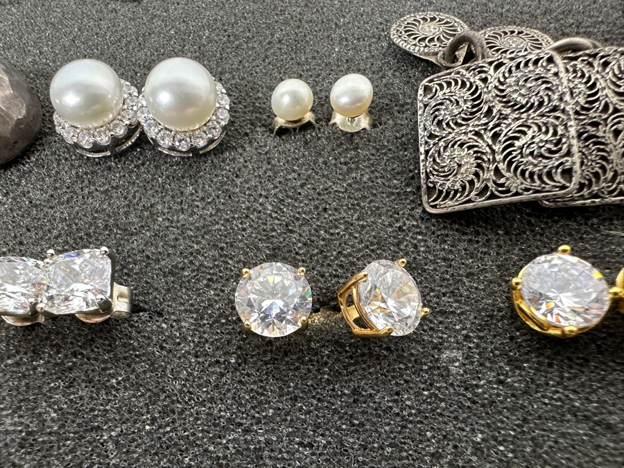 (21) Pairs Of Sterling Silver Earrings 68.7g [Photo 9]