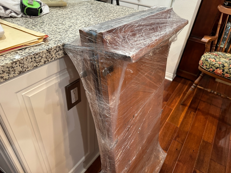 Ethan Allen Country Crossings Dining Room Set With Dining Table 40' X 65.5' X 30'H With Two 20' Extension Leaves And Four Chairs Estimated Retail $4,000-$5,000 [Photo 15]