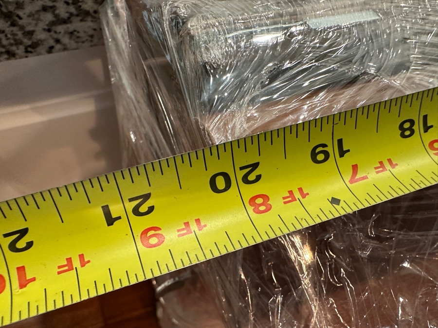 Ethan Allen Country Crossings Dining Room Set With Dining Table 40' X 65.5' X 30'H With Two 20' Extension Leaves And Four Chairs Estimated Retail $4,000-$5,000 [Photo 19]