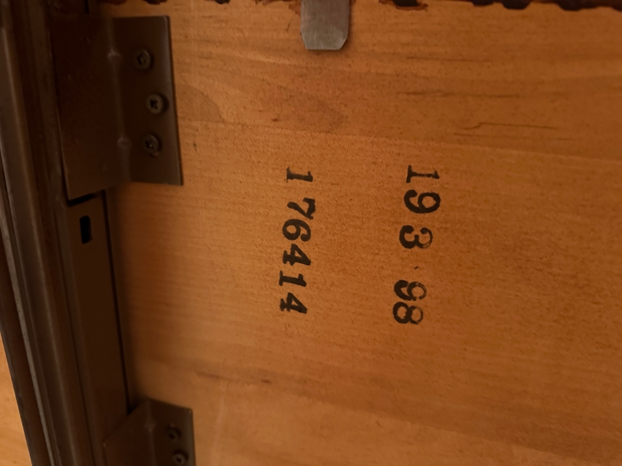 Ethan Allen Country Crossings Dining Room Set With Dining Table 40' X 65.5' X 30'H With Two 20' Extension Leaves And Four Chairs Estimated Retail $4,000-$5,000 [Photo 13]