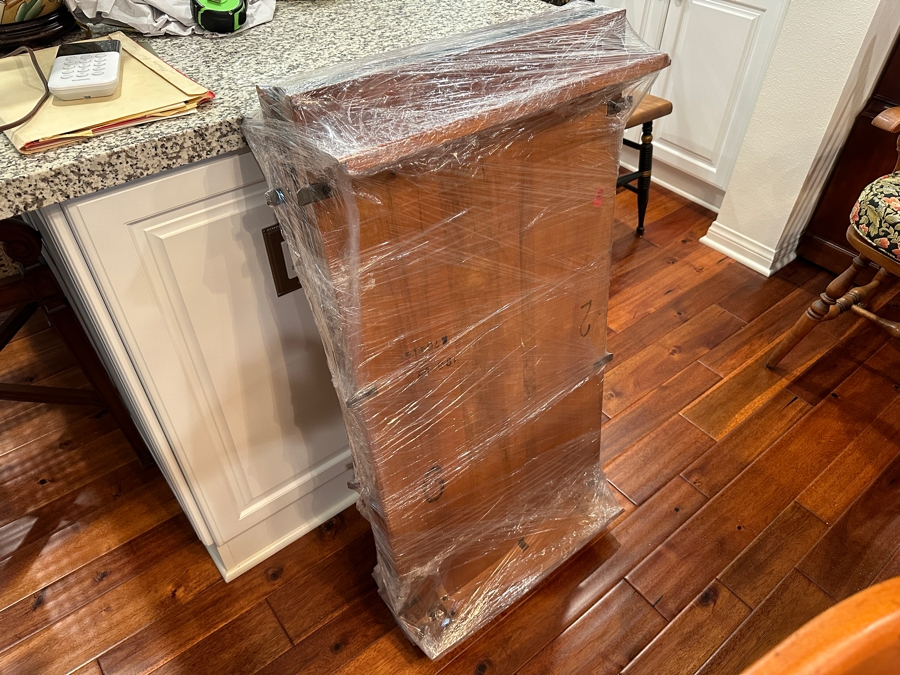 Ethan Allen Country Crossings Dining Room Set With Dining Table 40' X 65.5' X 30'H With Two 20' Extension Leaves And Four Chairs Estimated Retail $4,000-$5,000 [Photo 14]